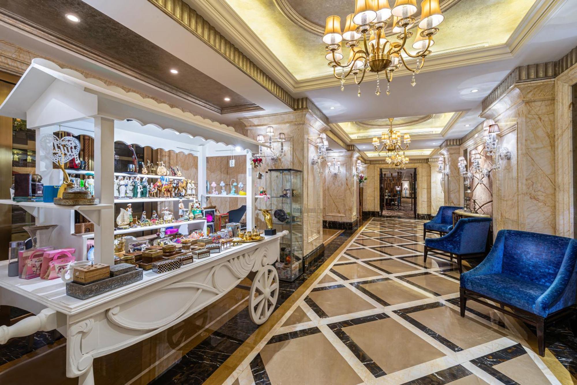 利雅得水仙水疗酒店 利雅德 外观 照片 The lobby of the hotel