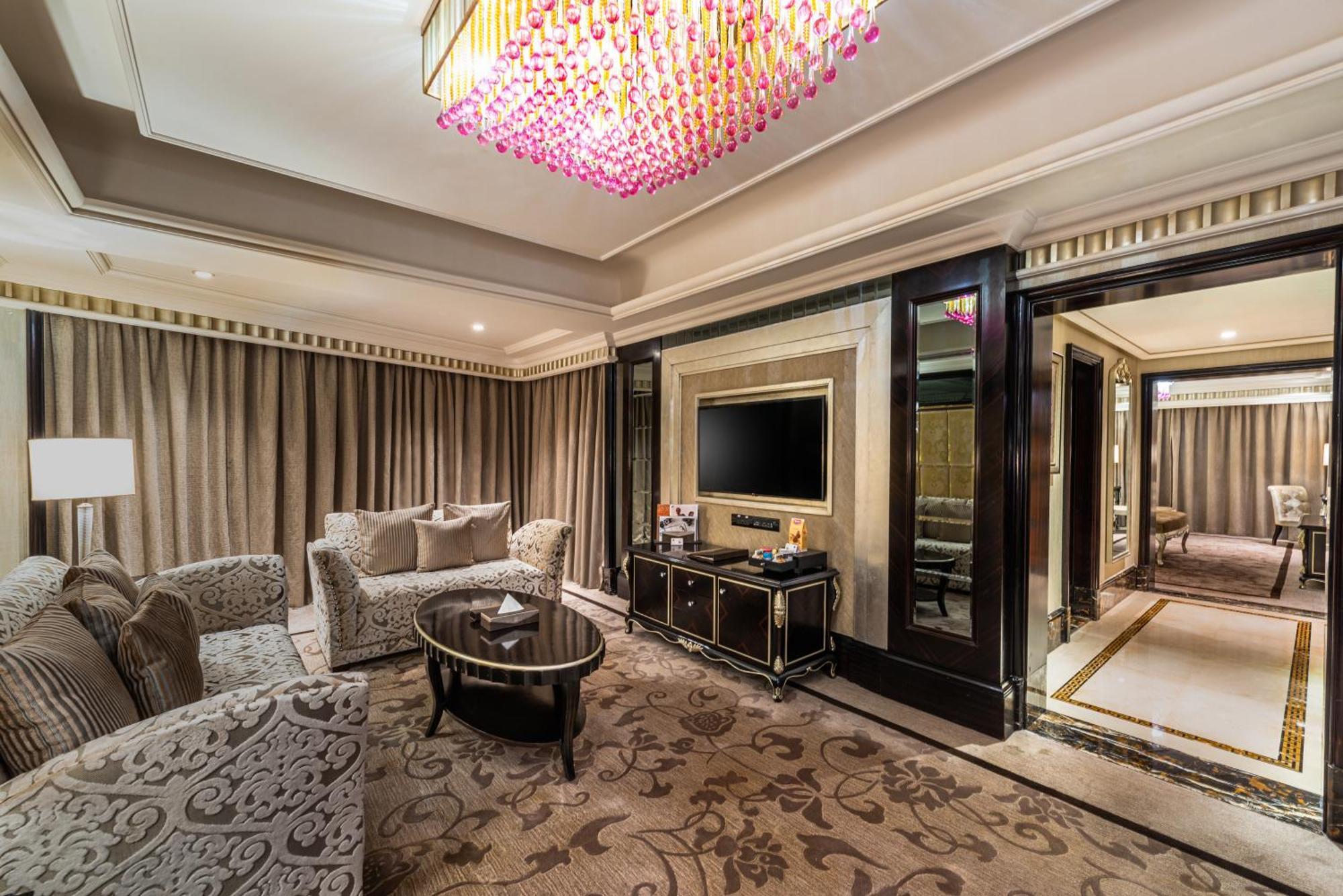 利雅得水仙水疗酒店 利雅德 外观 照片 The living room of a suite at The St. Regis Mumbai