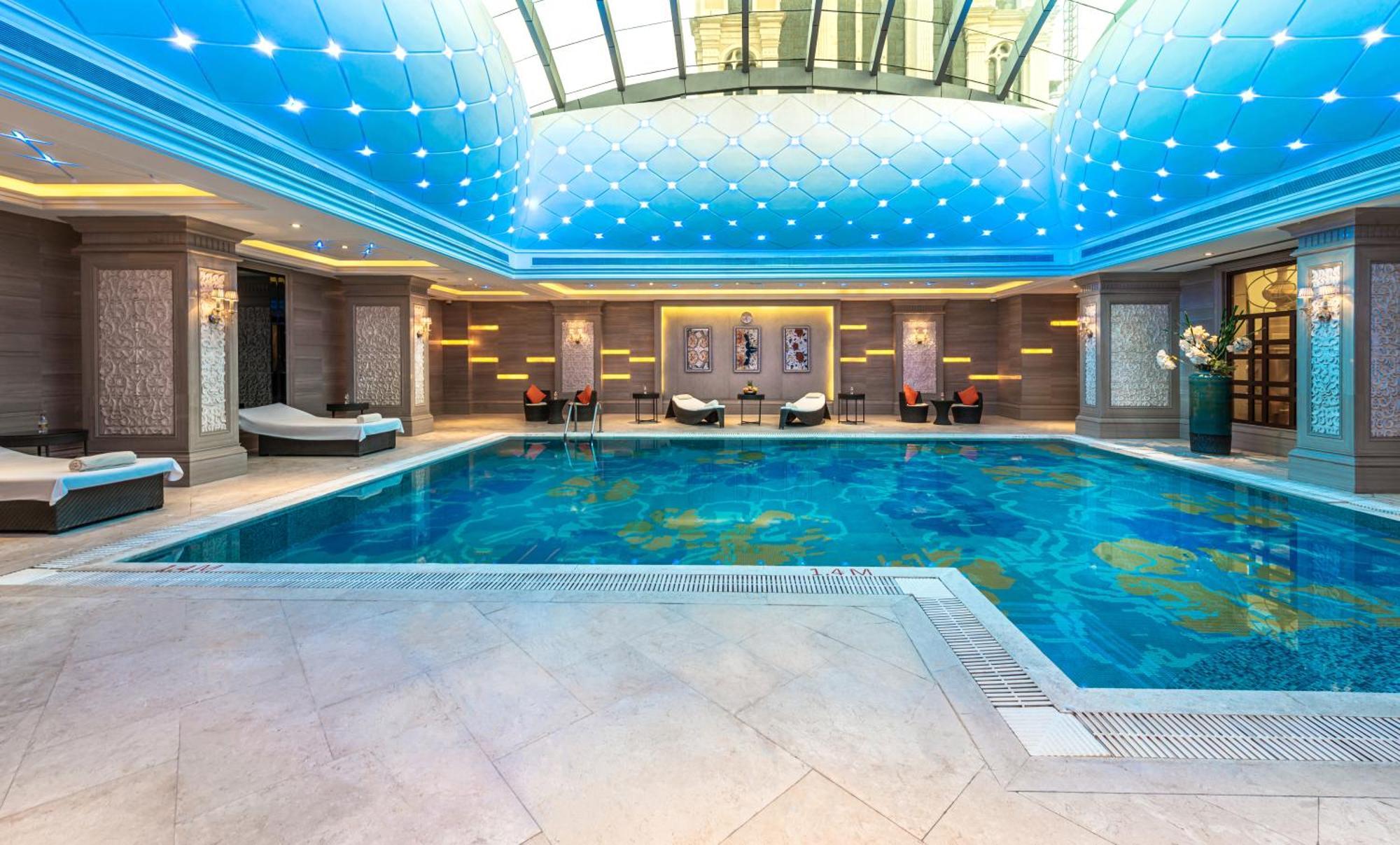利雅得水仙水疗酒店 利雅德 外观 照片 The swimming pool at the hotel