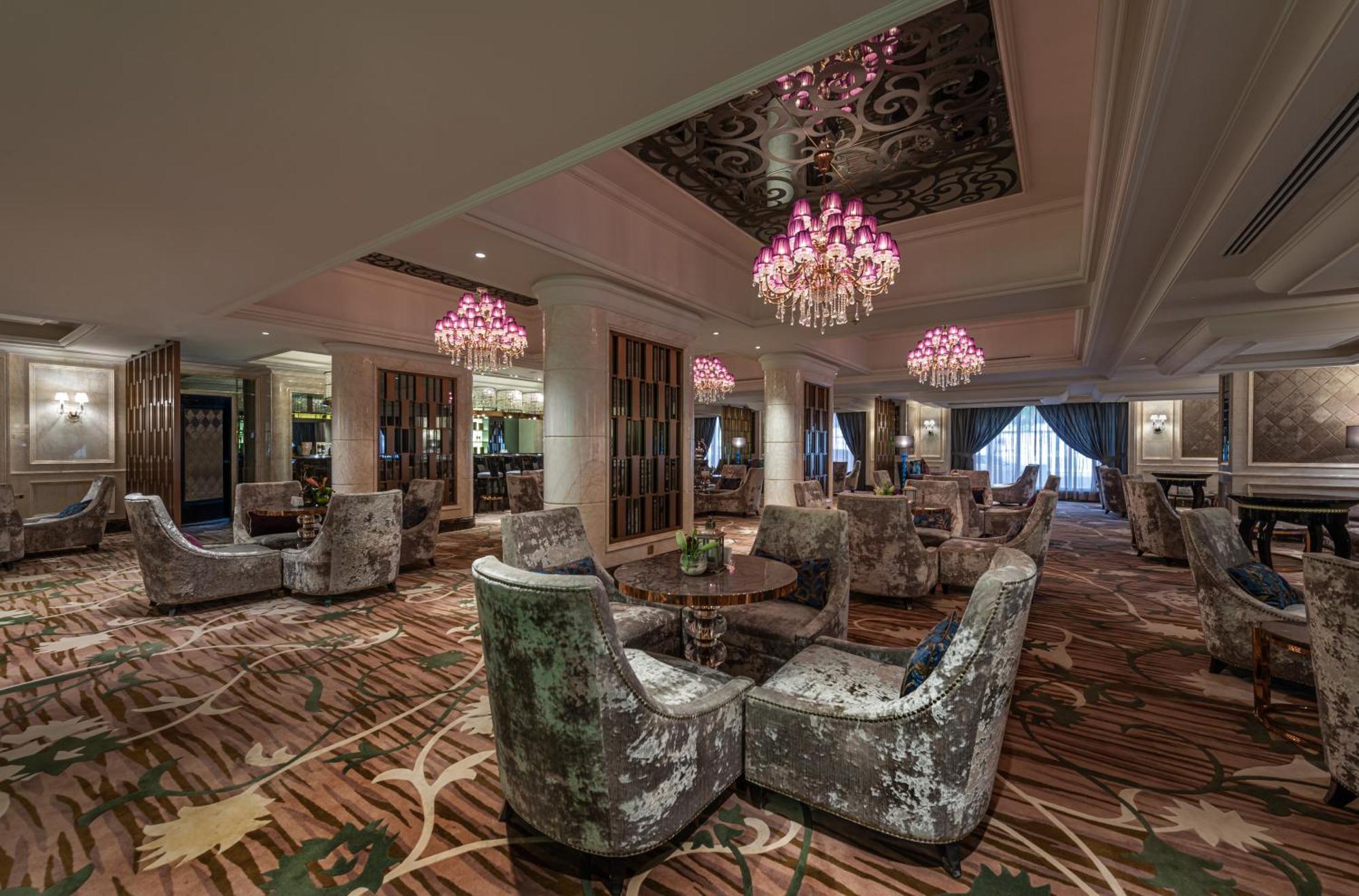利雅得水仙水疗酒店 利雅德 外观 照片 The lobby of the hotel
