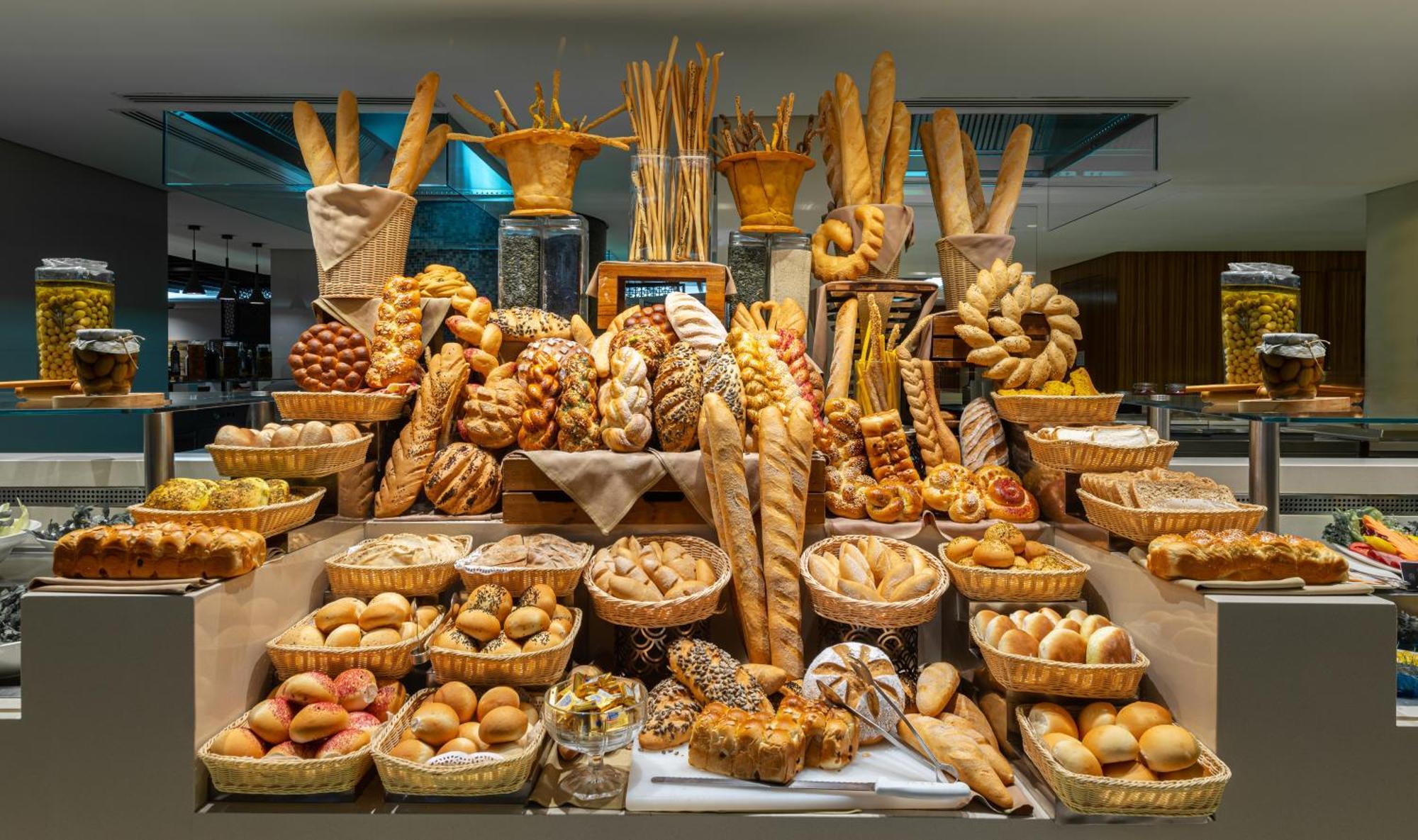 利雅得水仙水疗酒店 利雅德 外观 照片 Bread display at a hotel